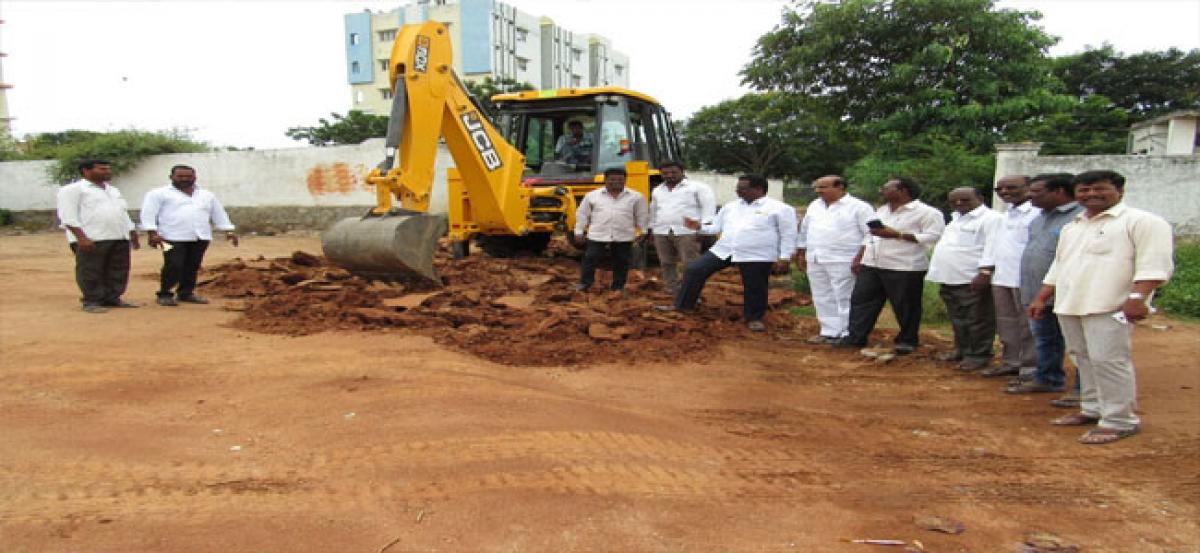 Pannala inspects proposed CC road site