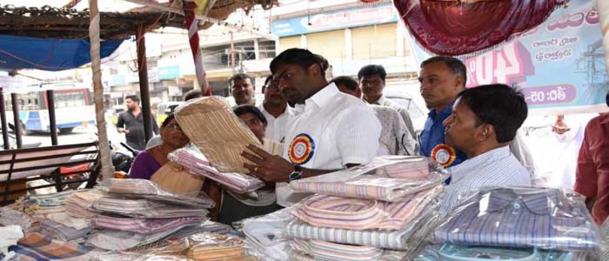 KCR Kits face saree crunch