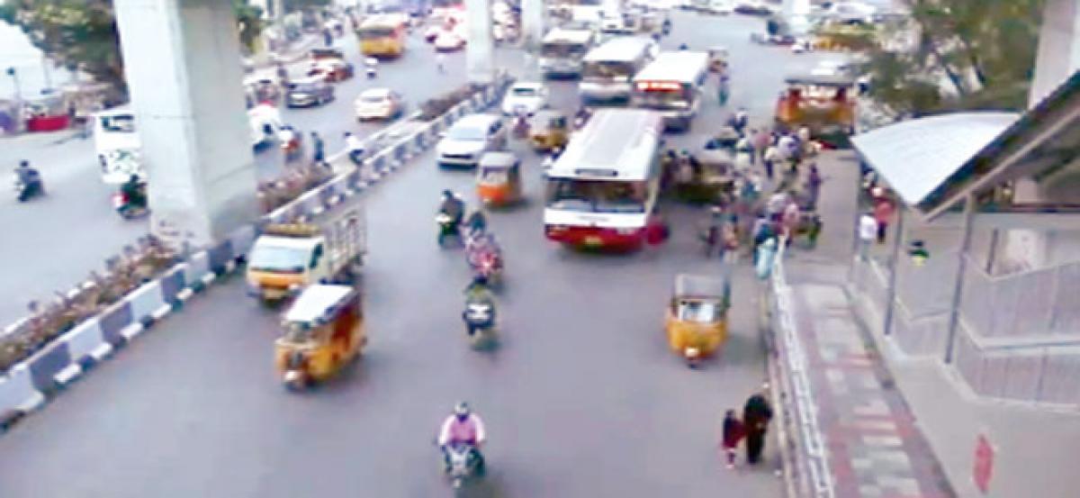 Use Metro facilities even to cross roads