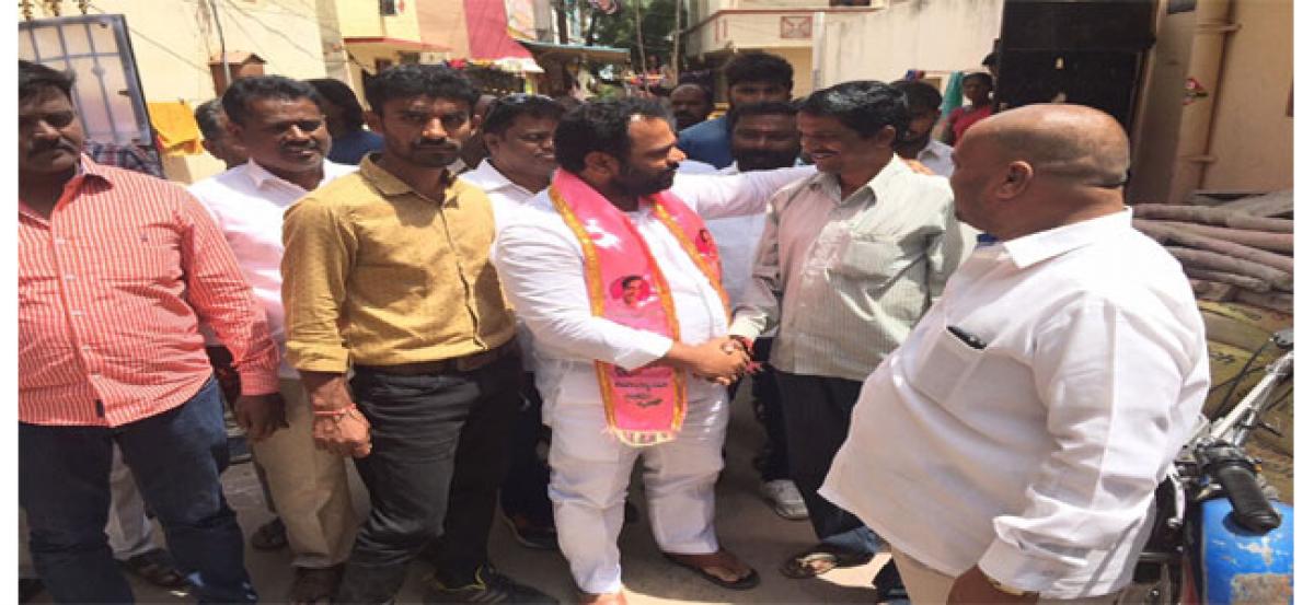 Intiintiki TRS: Manne Govardhan Reddy visits Indira Nagar