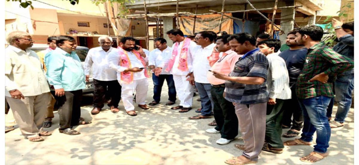 Manne Govardhan Reddy interacts with Chintalbasti residents
