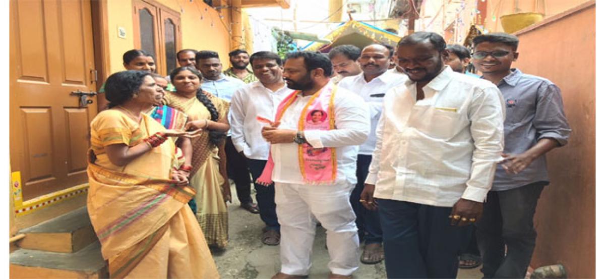 Manne Goverdhan Reddy interacts with locals of Venkateshwara Colony