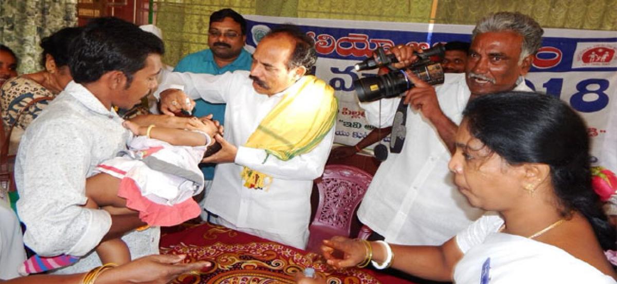 Minister administers polio drops to kids
