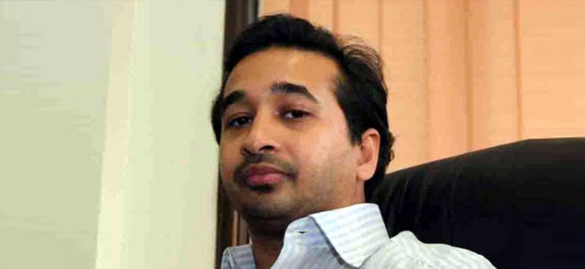 Congress MLA Nitesh Rane held for throwing fish at govt officer