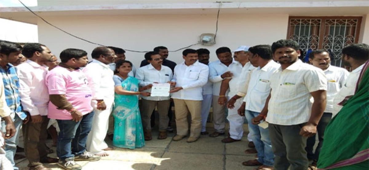 MLC Narendar Reddy hands over CMRF cheques to beneficiaries