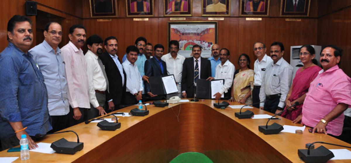 Andhra University inks pact with Information Technology Association of Andhra Pradesh