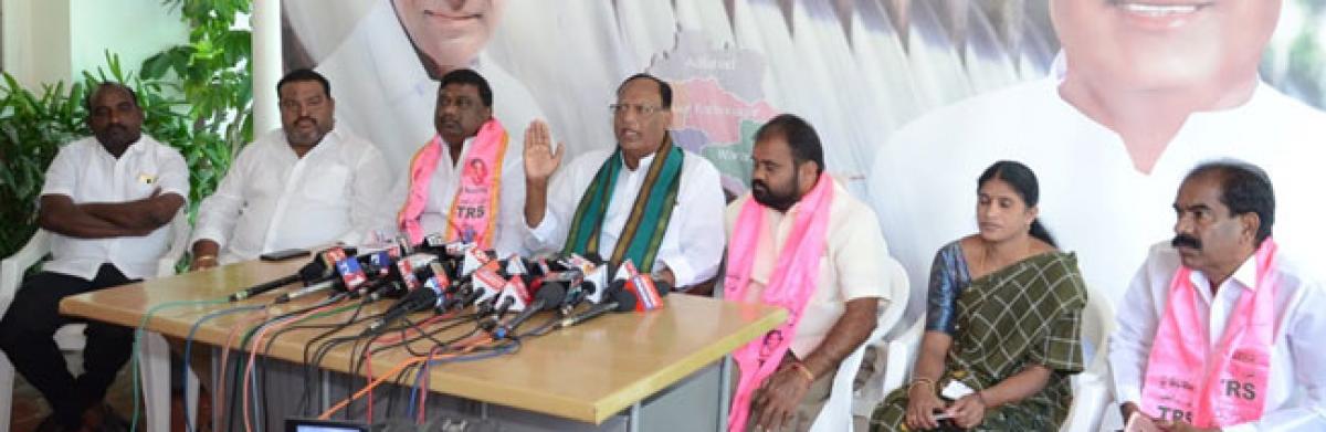 Congress leaders hungry for power: MP Gutha Sukender Reddy