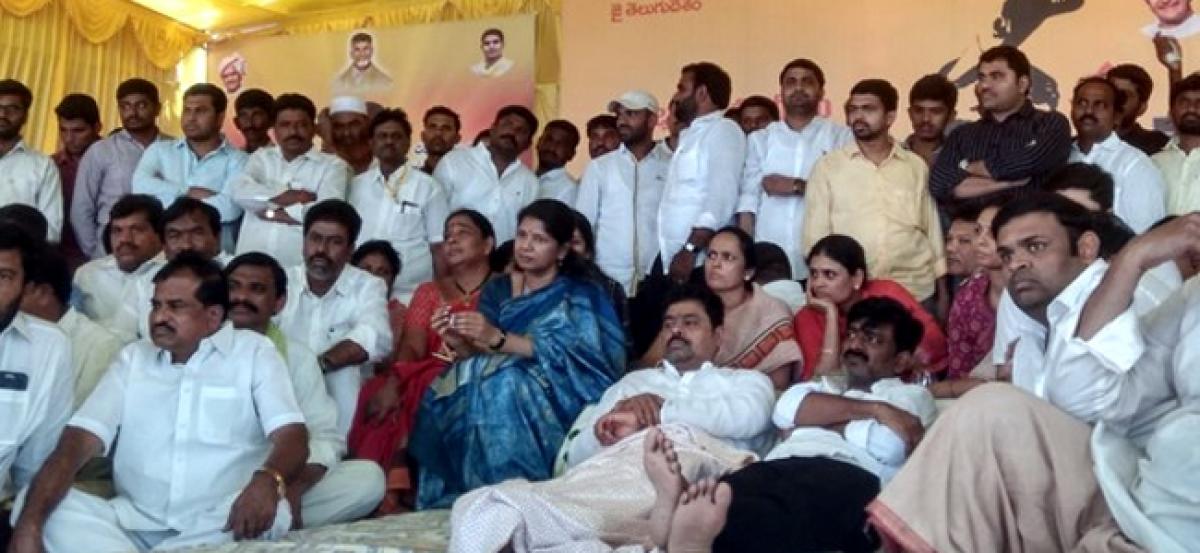 TDP MP hunger strike enters 7th day, Kanimozhi extends solidarity