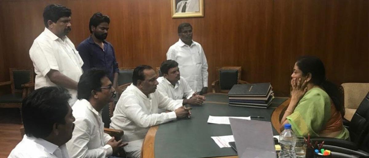 MP Malla Reddy meets Defence Minister on shifting of Roshan Doula Colony