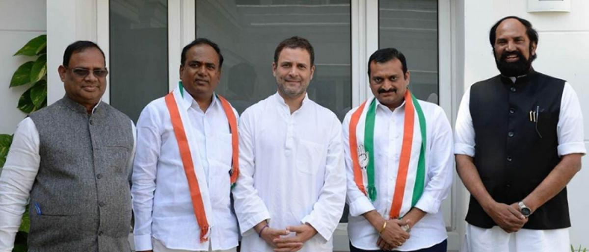Bhupathi Reddy quits TRS, joins Congress