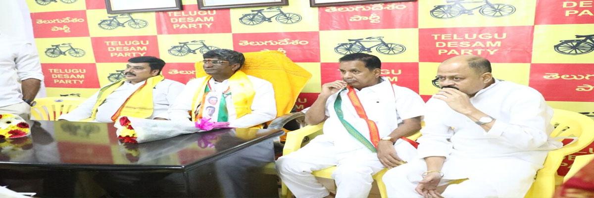 Bikshapathi Yadav, Movva Sathyanarayana visit TDP office