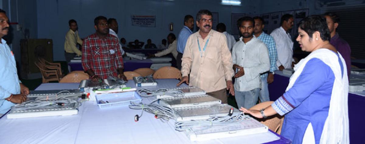 Collector inspects poll arrangements