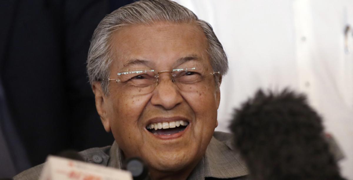 Mahathir, 92, sworn in Malaysian PM 