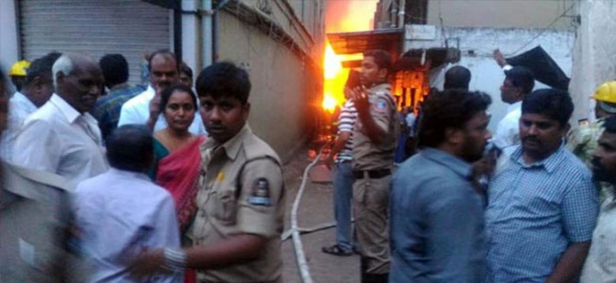 Major fire breaks out in a paints warehouse in Hyderabad