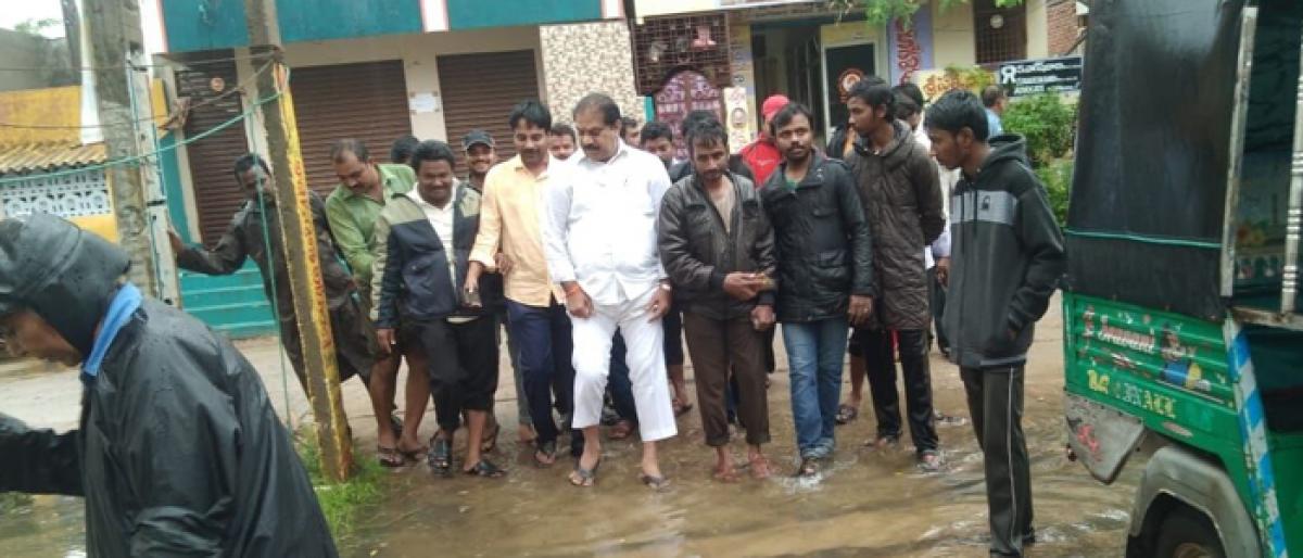 YSRCP leaders visit rain-affected localities in Vijayawada