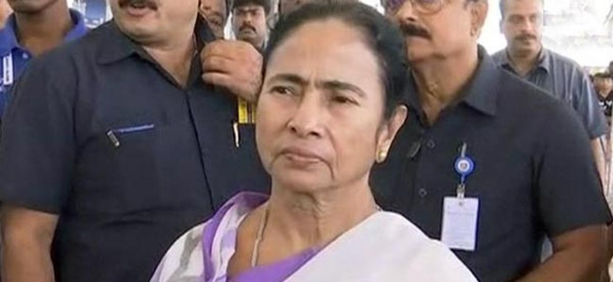 Karunanidhis burial row: Called PM in support of DMK chief, says Mamata