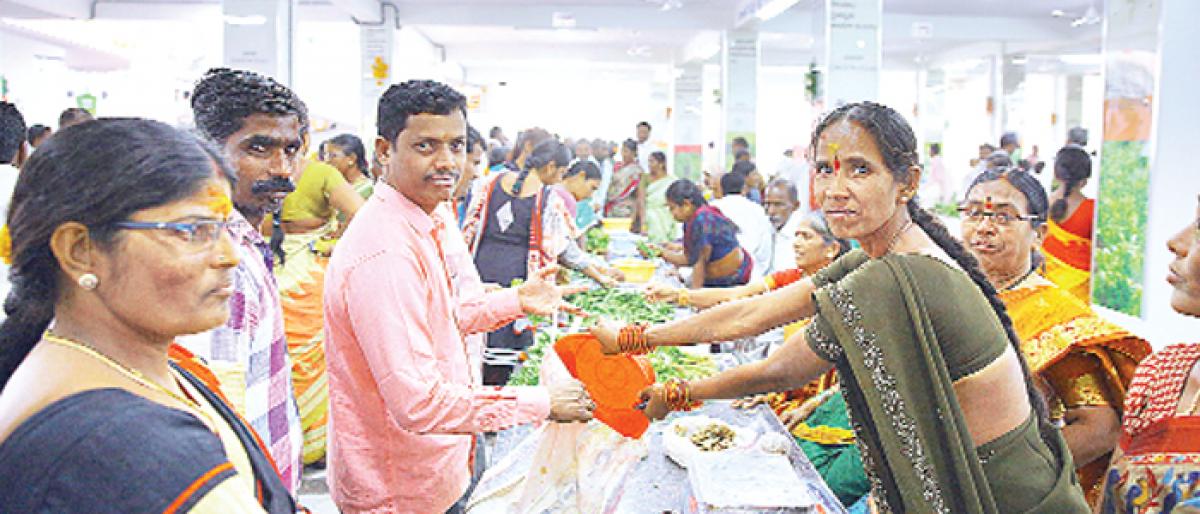 Manakuragayalu comes to the rescue of vegetable farmers