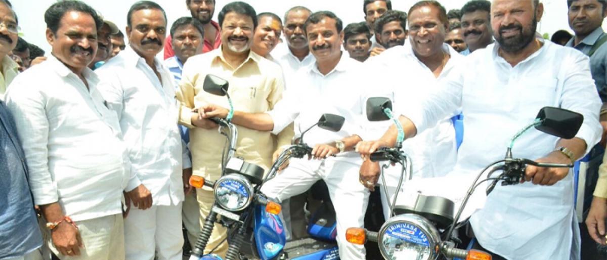 Medak MP Kotha Prabhakar Reddy distributes mopeds, 4 wheelers