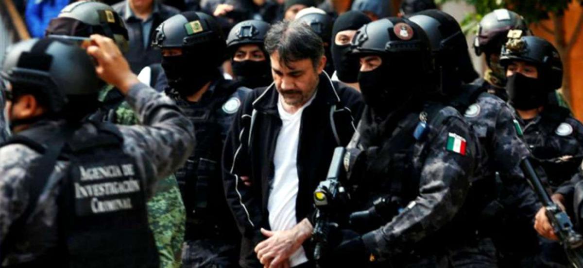 Mexico extradites key lieutenant of drug kingpin El Chapo to US