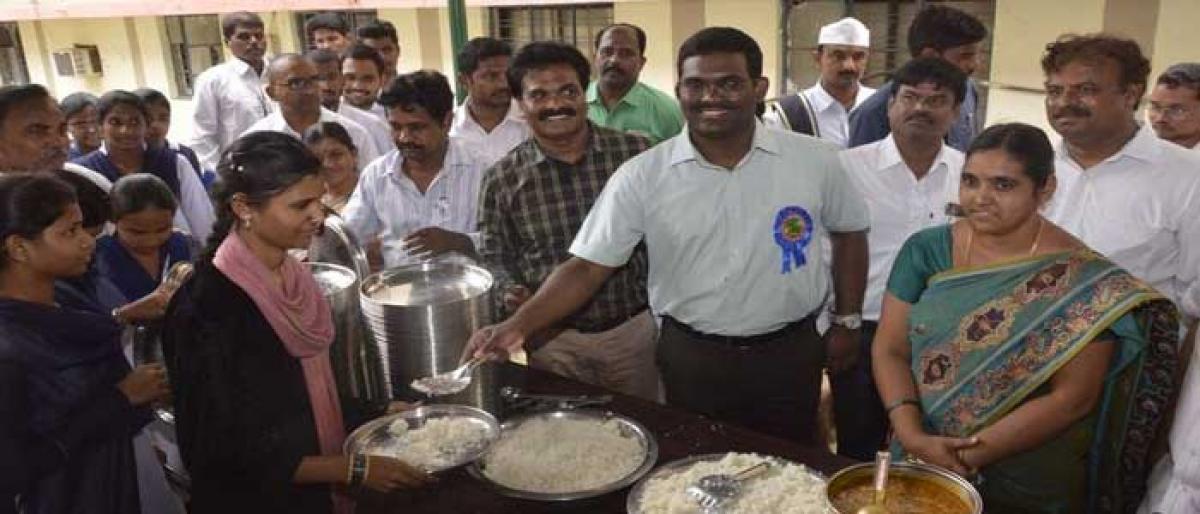 Midday meal scheme rolled out in govt degree college