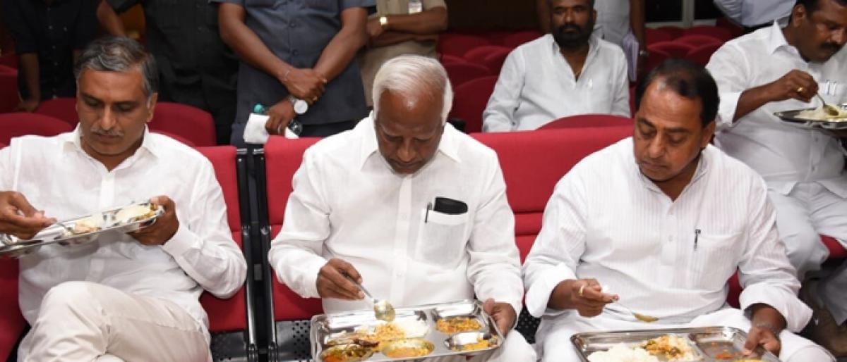 Telangana Cabinet panel relishes, okays mid-day meals for govt colleges