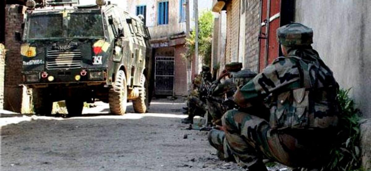 Militants kill policeman in Kashmir