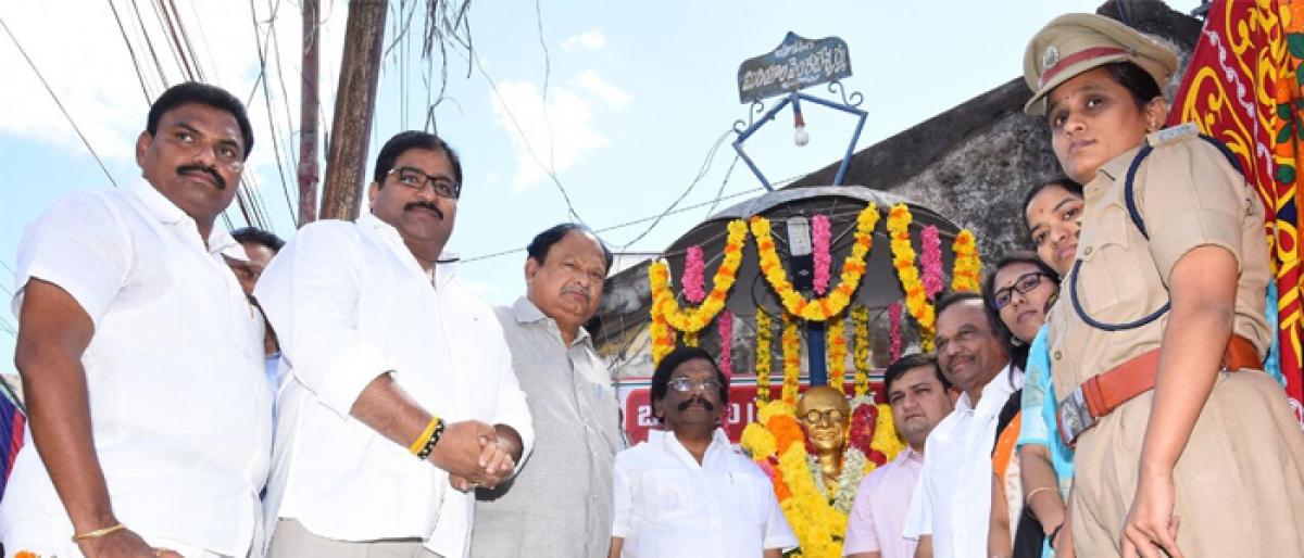 Mahatma, Shastri remembered on their birth anniversary in Ongole