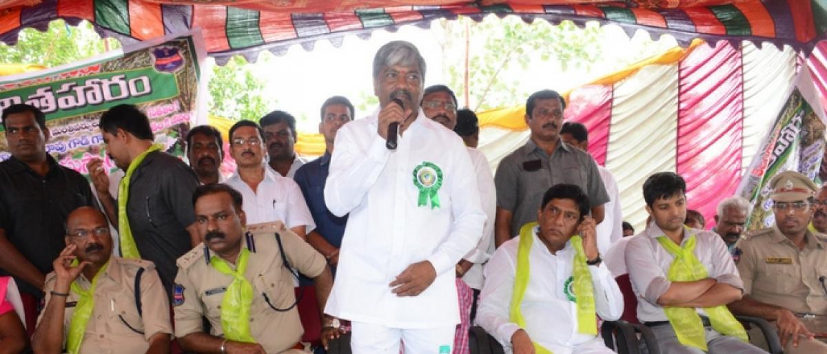 KCR determined to uplift Goud community: Excise Minister