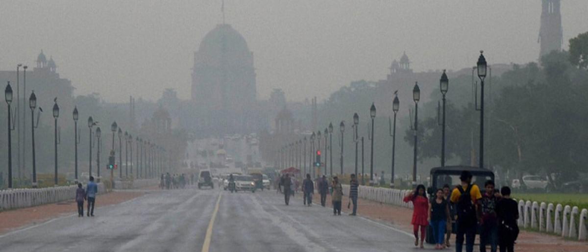 Misty Sunday morning in Delhi