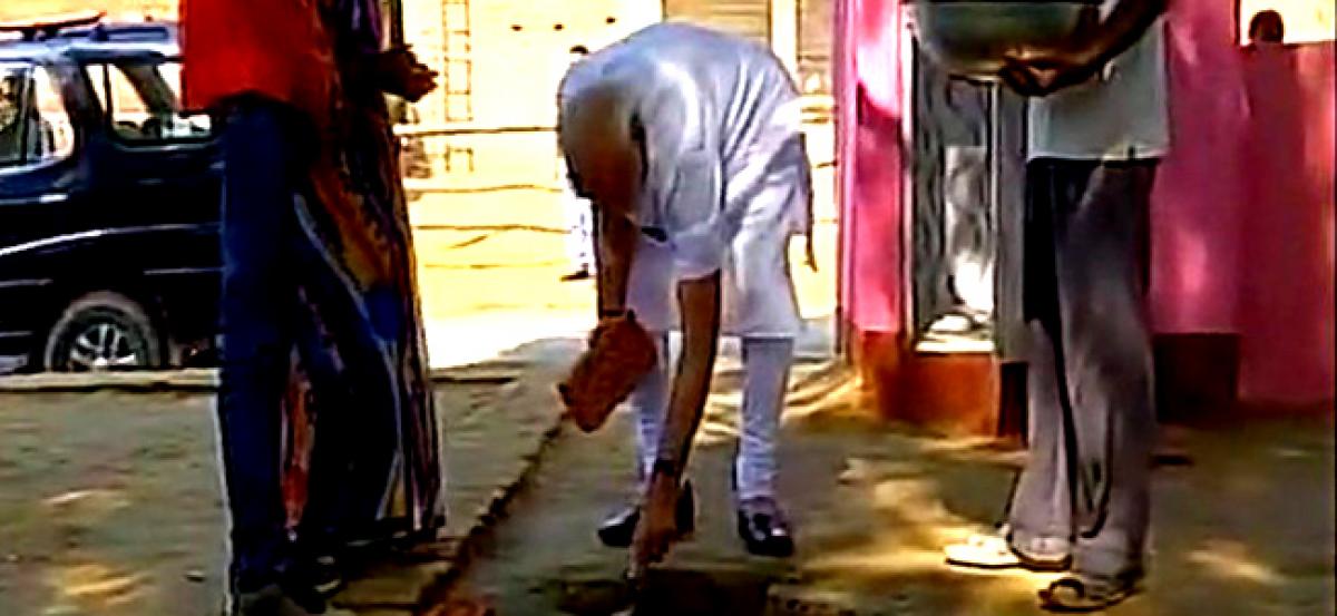 PM Modi lays foundation stone for toilet under Swachh Bharat Abhiyan in Shahanshahpur