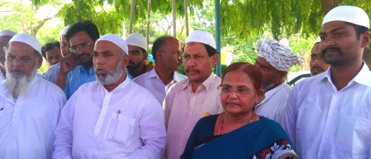 AP Govt released 5 Crore to decorate mosques: Hidayat