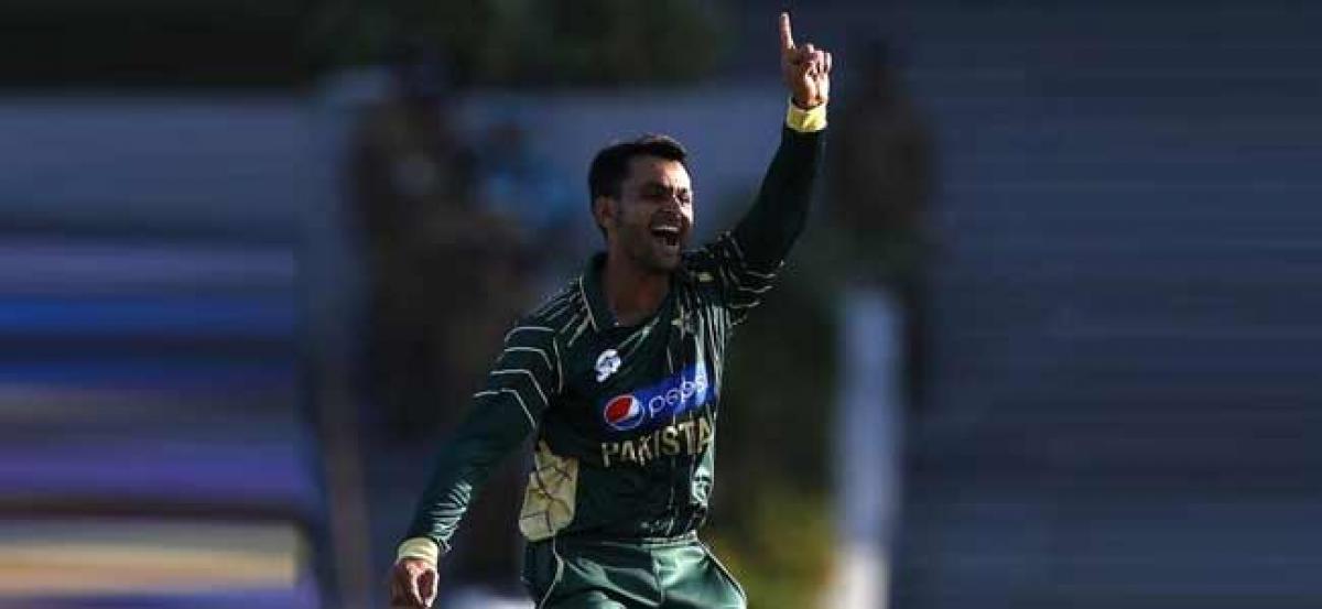 Muhammad Hafeez to work on bowling action in England