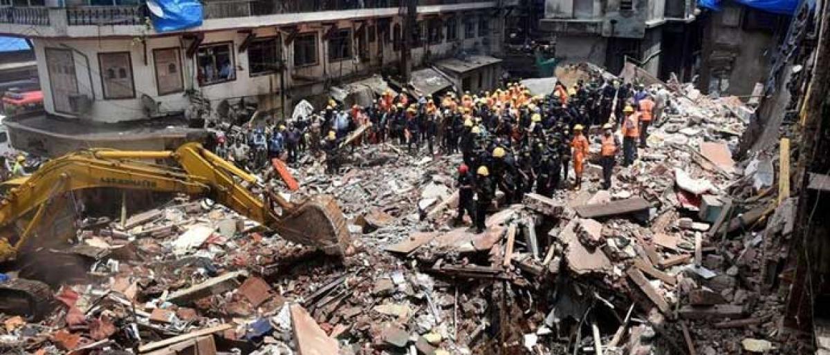 Mumbai building crash kills 22