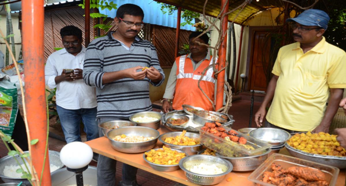 Municipal Commissioner conducts raids on hotels in Nalgonda town