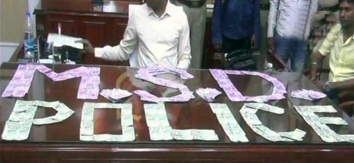 Murshidabad: 2 detained with fake currency notes