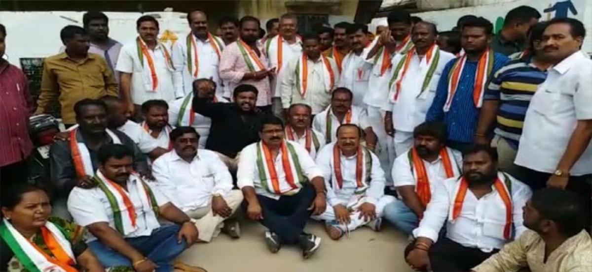 Ragidi Lakshma Reddy stages dharna at ward office at Nacharam on civic problems