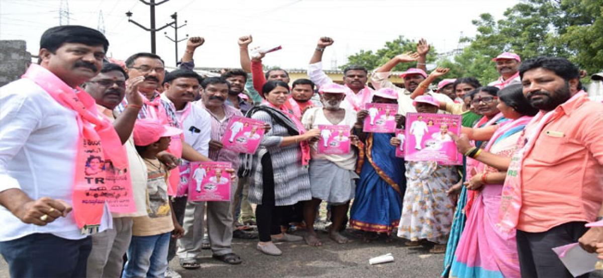 Corporator Padma campaigns for Muddagouni