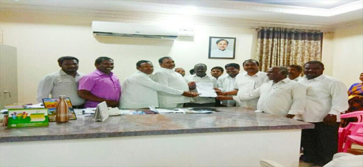 Nagara Sangham thanks MLA for giving `10 lakh to new building