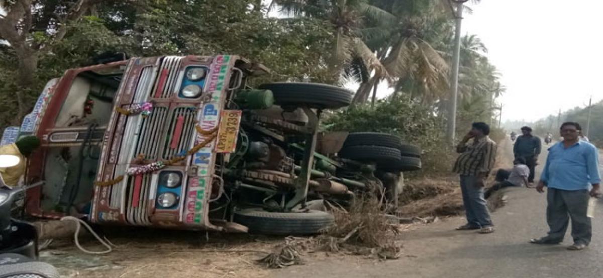 NH 165 turns perilous to road users