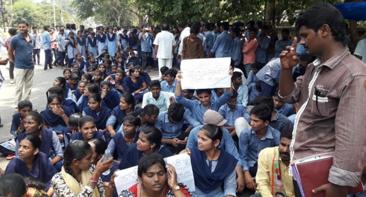 Kothagudem Govt Jr College Students, staff seek action against college principal