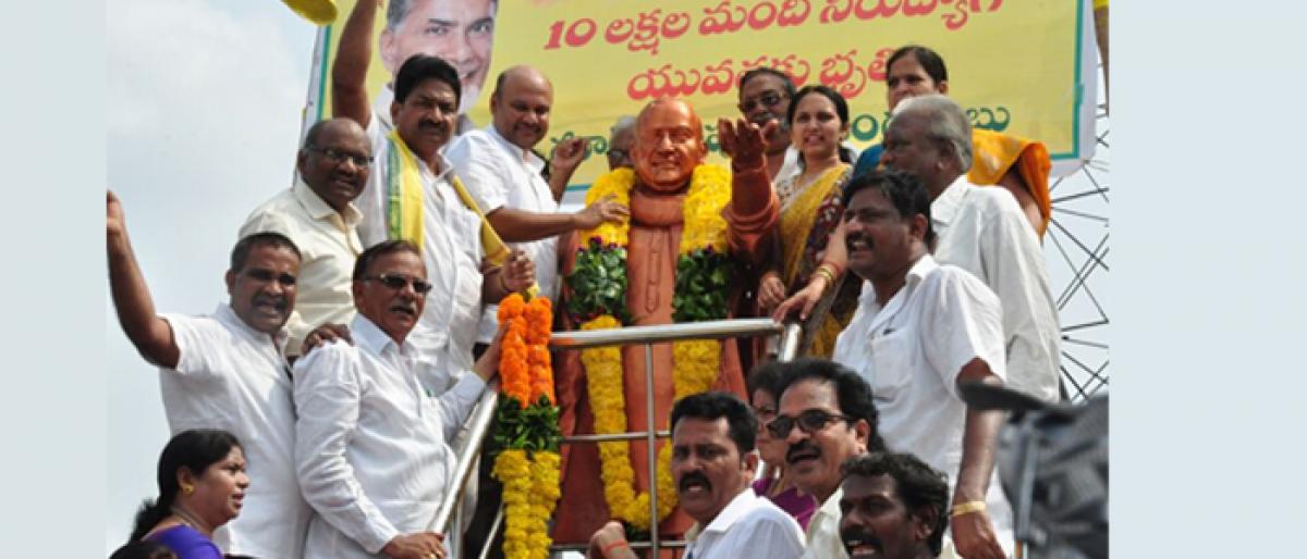 Nava nirmana Deeksha : Sujay calls upon people to fight against Centre