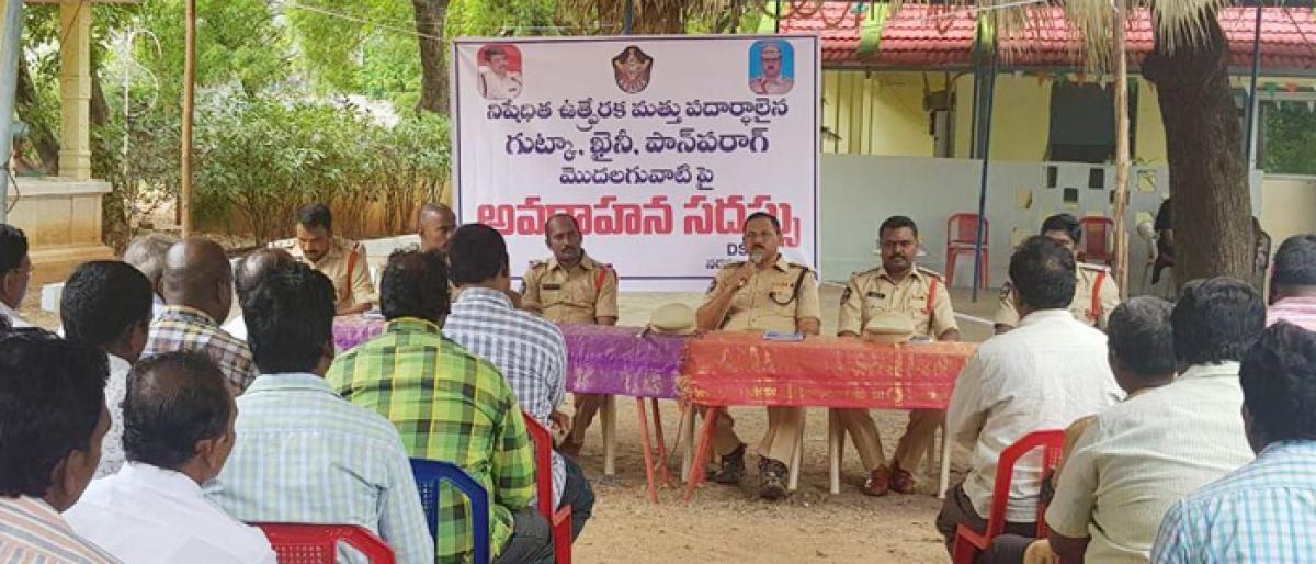 Tobacco product vendors warned by Narasaraopet DSP