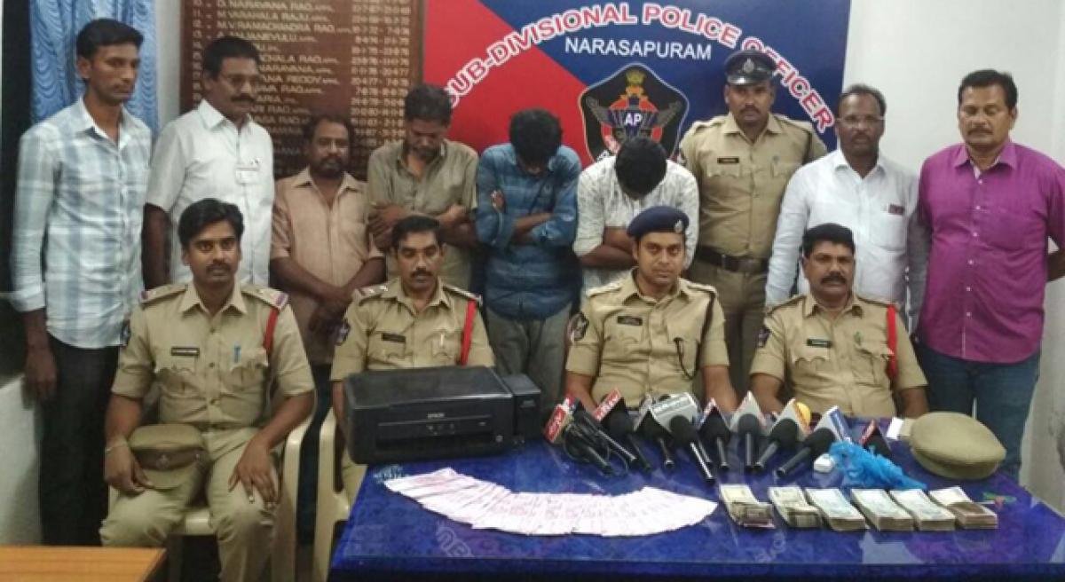 Members of fake notes gang arrested