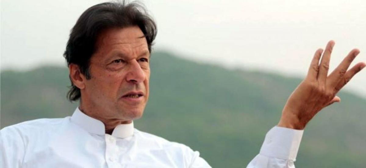 Belligerent Imran says Pak PM trying to save Nawaz Sharif