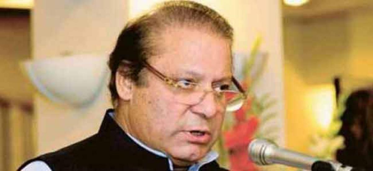 Nawaz Sharif kicks off roadshow to Lahore in show of strength