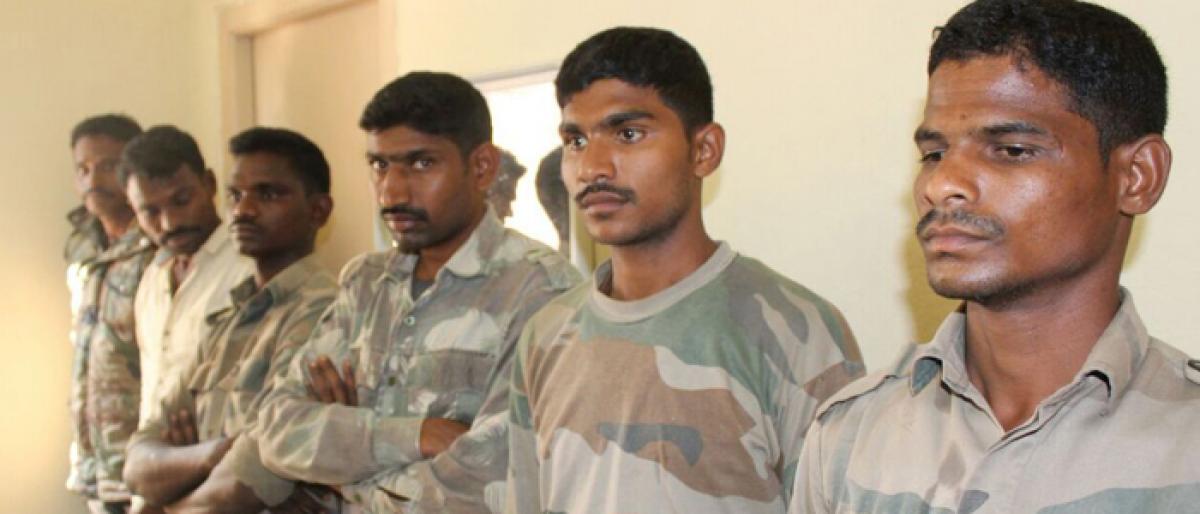 Police arrest 6 Naxalites in Mahabubabad