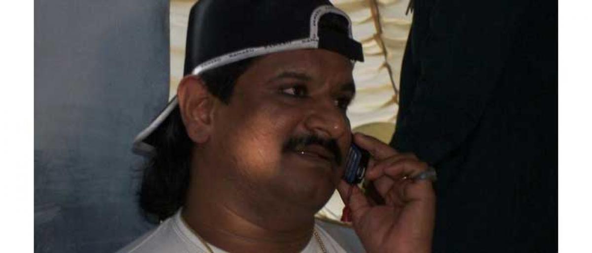 Trader gets threat call from Nayeem’s brother