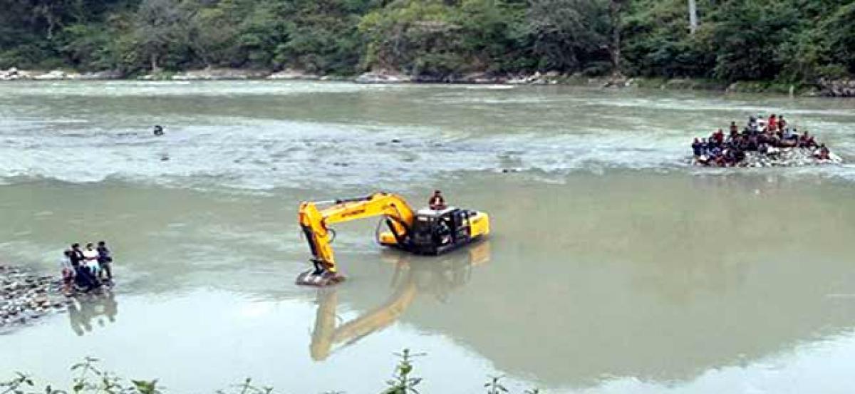 7 dead as bus falls into river in Nepal