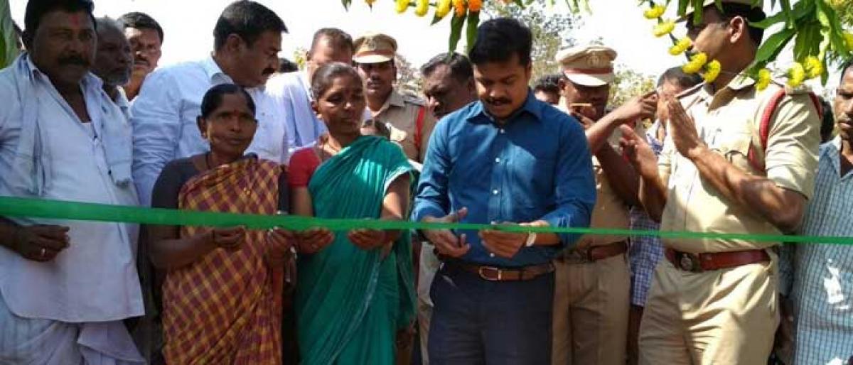 SP inaugurates bridge on stream