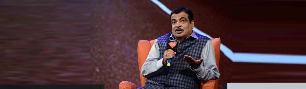 Gadkari faints on stage at university convocation in Maharashtra